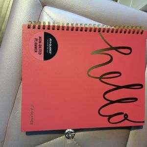 Non dated planner with  bungee pack